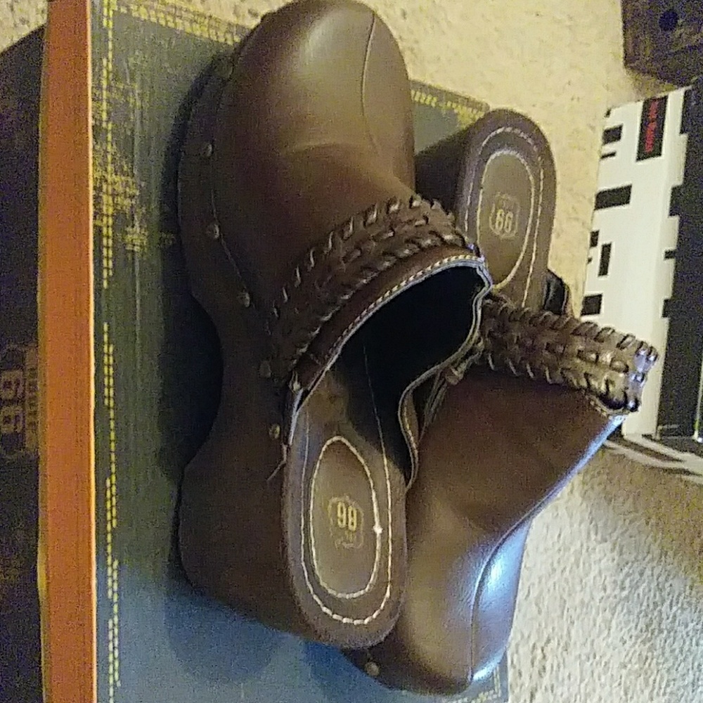Clogs